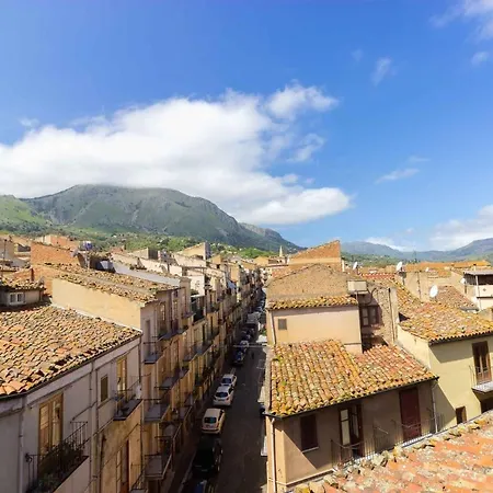 Apartment Comfortable Studio In Castelbuono 18 M² Mountain View